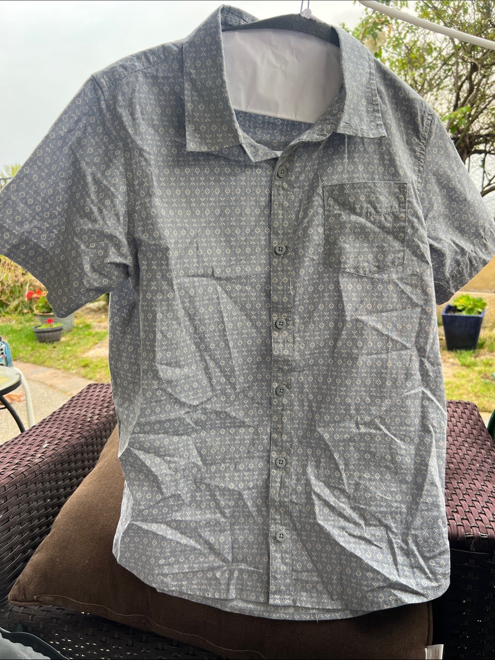 Tillys RSQ LargBoys  Short-Sleeve Button-Up Shirt in Light Gray with Micro Print
